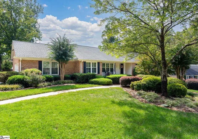 Photo 2 of Single family home for sale at 109 Silver Crk Ct, Greer, SC 29650 | MLS# 1605632 | Listing updated on 2026-10-24
