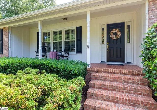 Photo 3 of Single family home for sale at 109 Silver Crk Ct, Greer, SC 29650 | MLS# 1605632 | Listing updated on 2026-10-24