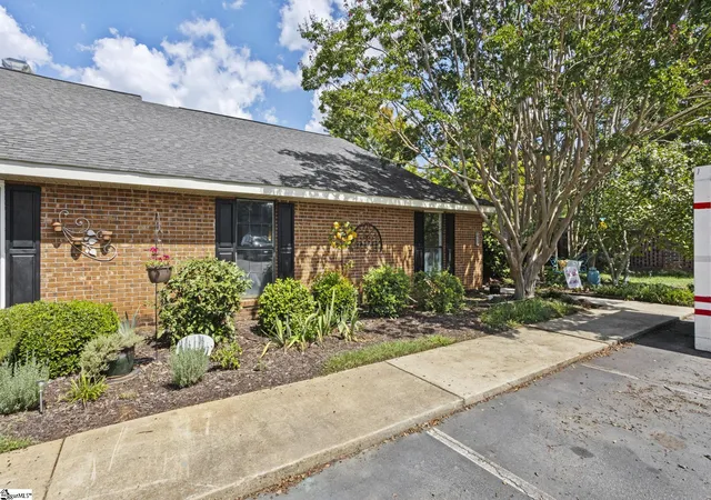 Photo 2 of Townhouse for sale at 13 Forest Lake Dr, Simpsonville, SC 29681 | MLS# 1603795 | Listing updated on 2026-09-15