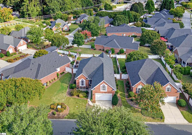 Photo 3 of Single family home for sale at 6 Tinsberry Dr, Greenville, SC 29607 | MLS# 1605675 | Listing updated on 2026-10-13