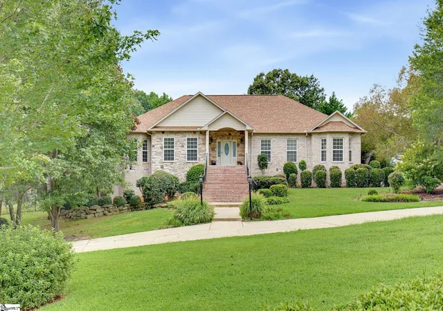 Photo 1 of Single family home for sale at 301 Glen Meadows Dr, Simpsonville, SC 29680 | MLS# 1603992 | Listing updated on 2026-09-29