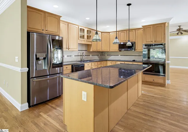 Photo 3 of Single family home for sale at 301 Glen Meadows Dr, Simpsonville, SC 29680 | MLS# 1603992 | Listing updated on 2026-09-29