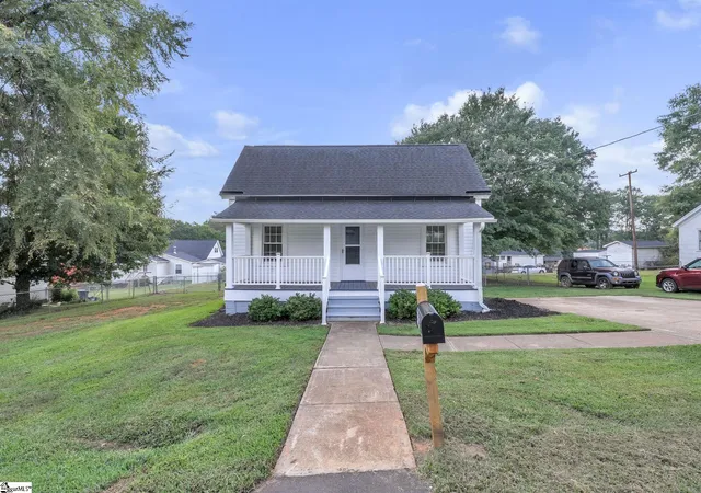 Photo 1 of Single family home for sale at 6 Allen St, Pelzer, SC 29669 | MLS# 1602954 | Listing updated on 2026-09-08