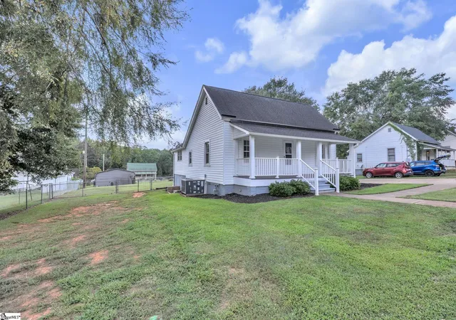 Photo 3 of Single family home for sale at 6 Allen St, Pelzer, SC 29669 | MLS# 1602954 | Listing updated on 2026-09-08