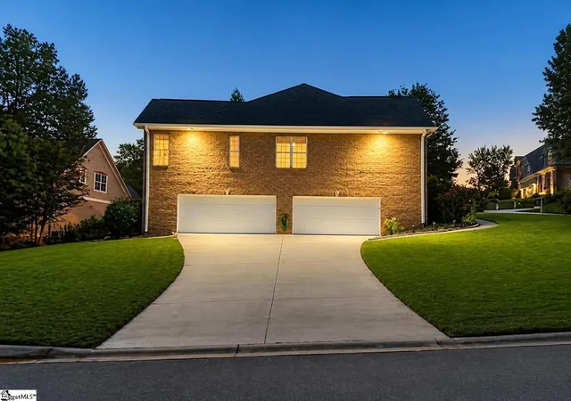 Photo 3 of Single family home for sale at 1018 Bent Creek Run Dr, Greer, SC 29651 | MLS# 1599342 | Listing updated on 2026-10-27