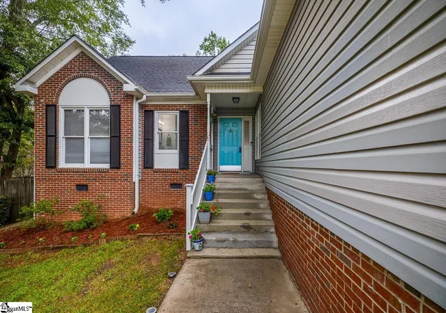 Photo 2 of Single family home for sale at 16 Fawndale Ln, Fountain Inn, SC 29644 | MLS# 1603213 | Listing updated on 2026-09-14