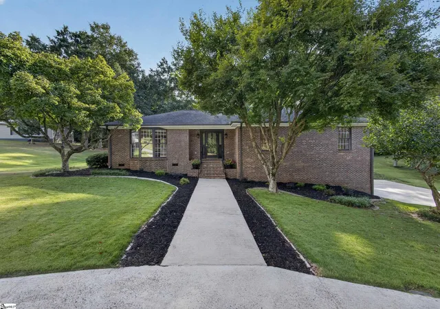Photo 1 of Single family home for sale at 5 Crestline Rd, Greenville, SC 29609 | MLS# 1605556 | Listing updated on 2026-10-12