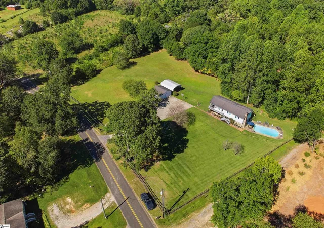 Photo 2 of Single family home for sale at 215 Thompson Rd, Taylors, SC 29687 | MLS# 1605437 | Listing updated on 2026-10-14