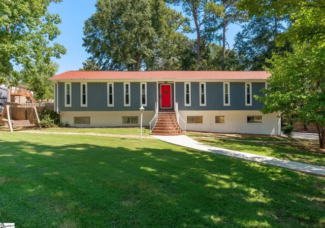 Photo 1 of Single family home for sale at 1 Rose Wood Dr, Greenville, SC 29607 | MLS# 1603639 | Listing updated on 2026-09-12