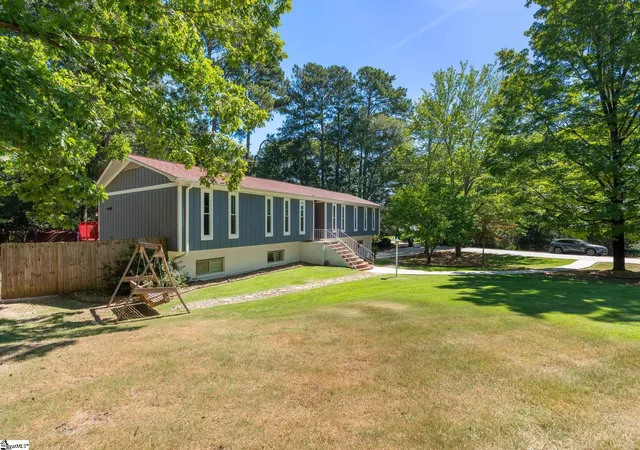 Photo 2 of Single family home for sale at 1 Rose Wood Dr, Greenville, SC 29607 | MLS# 1603639 | Listing updated on 2026-09-12
