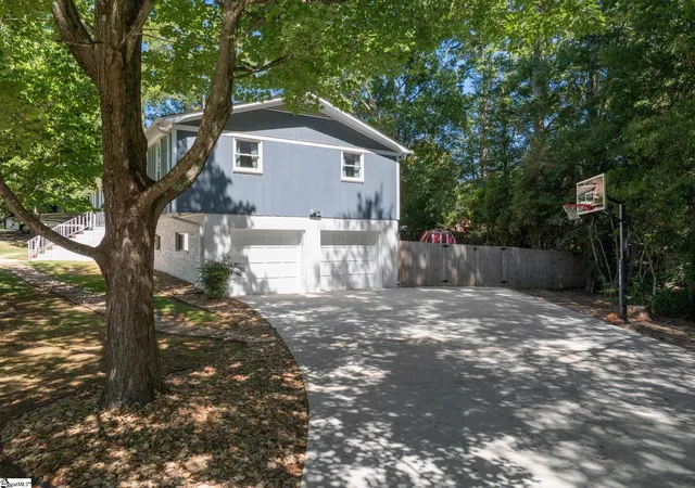 Photo 3 of Single family home for sale at 1 Rose Wood Dr, Greenville, SC 29607 | MLS# 1603639 | Listing updated on 2026-09-12