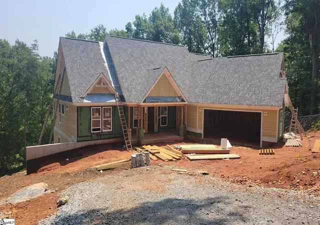 Photo 4 of Single family home for sale at 1812 Cross Creek Dr, Seneca, SC 29678 | MLS# 1598967 | Listing updated on 2026-09-17