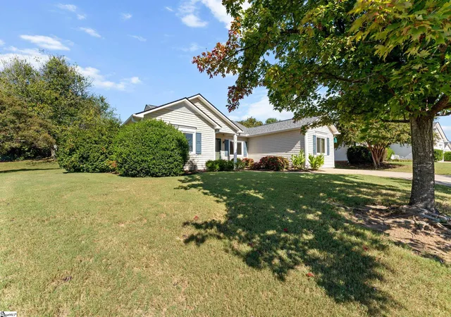 Photo 2 of Single family home for sale at 1 Sunbriar Dr, Greenville, SC 29615 | MLS# 1605301 | Listing updated on 2026-10-07