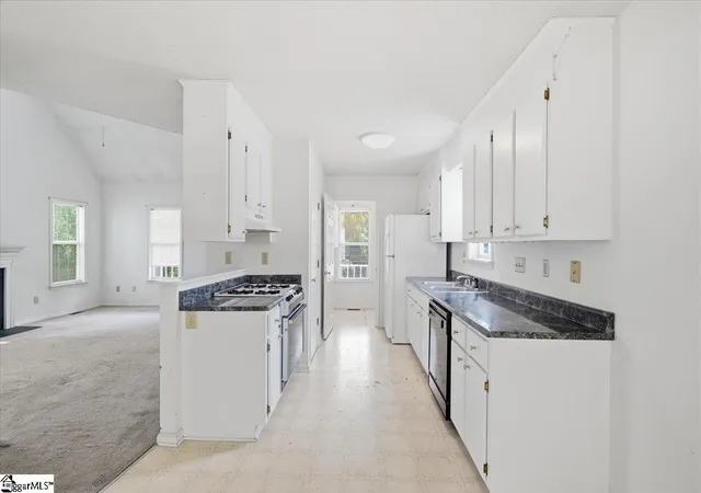 Photo 3 of Single family home for sale at 1024 Summit Dr, Greenville, SC 29609 | MLS# 1599293 | Listing updated on 2026-10-07