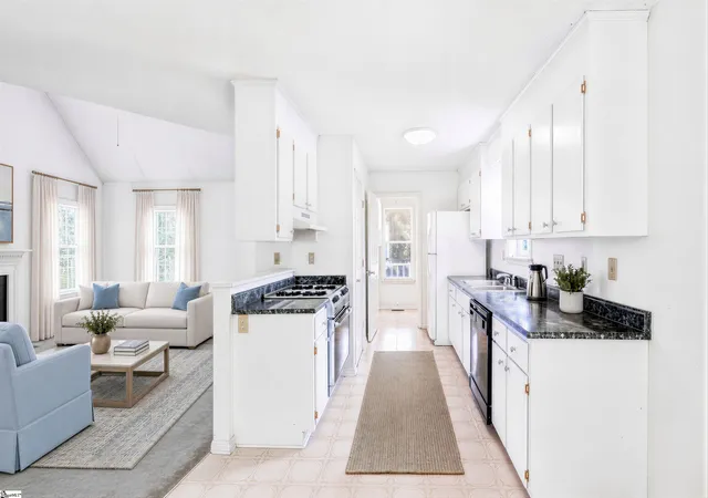 Photo 4 of Single family home for sale at 1024 Summit Dr, Greenville, SC 29609 | MLS# 1599293 | Listing updated on 2026-10-07