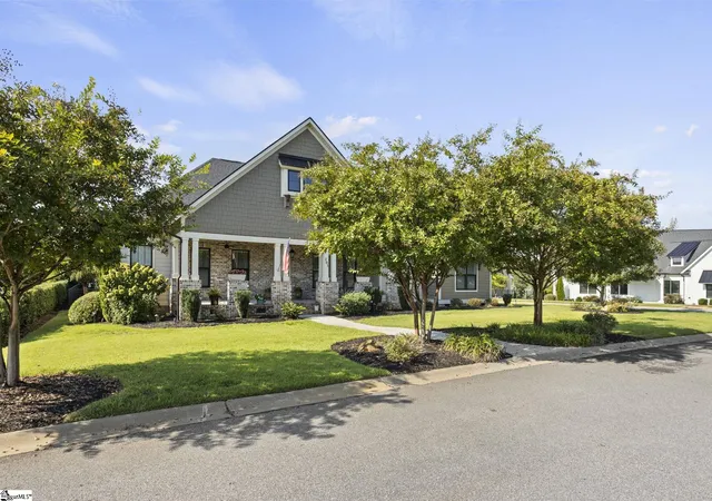 Photo 3 of Single family home for sale at 201 Braxton Meadow Dr, Simpsonville, SC 29681 | MLS# 1604737 | Listing updated on 2026-10-24