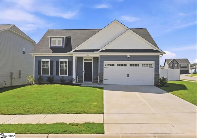Photo 1 of Single family home for sale at 100 Denbigh Ln, Greenville, SC 29605 | MLS# 1601707 | Listing updated on 2026-09-07