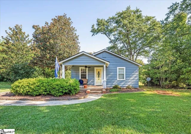 Photo 1 of Single family home for sale at 324 Mary Ann St, Easley, SC 29640 | MLS# 1604400 | Listing updated on 2026-09-23