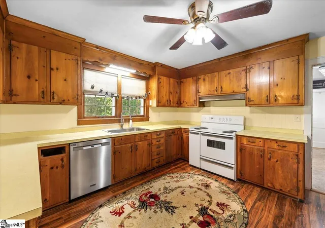 Photo 3 of Single family home for sale at 324 Mary Ann St, Easley, SC 29640 | MLS# 1604400 | Listing updated on 2026-09-23