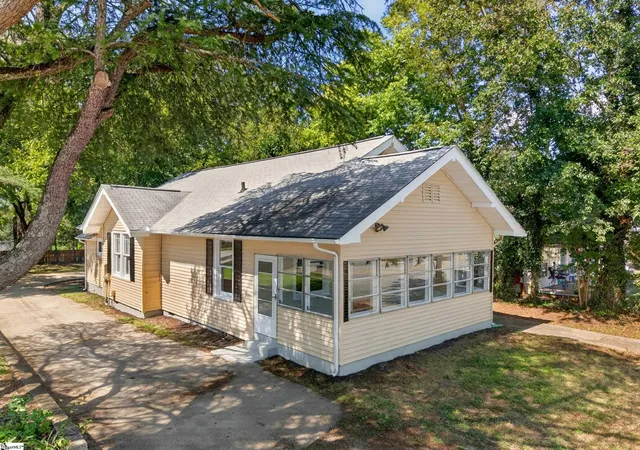 Single family home for sale at 19 N Washington Ave, Greenville, SC 29611 | MLS# 1604345