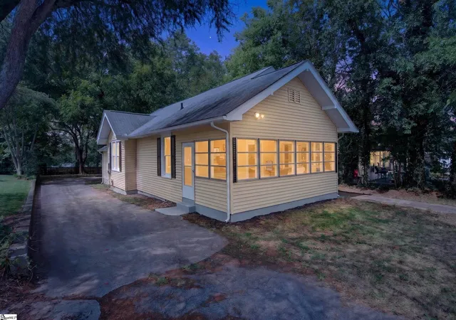Photo 1 of Single family home for sale at 19 N Washington Ave, Greenville, SC 29611 | MLS# 1604345 | Listing updated on 2026-09-21