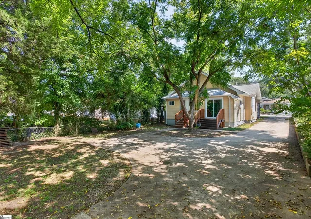 Photo 2 of Single family home for sale at 19 N Washington Ave, Greenville, SC 29611 | MLS# 1604345 | Listing updated on 2026-09-21