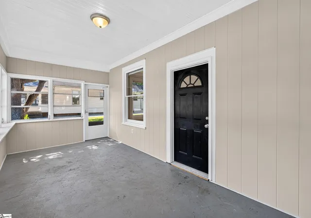 Photo 4 of Single family home for sale at 19 N Washington Ave, Greenville, SC 29611 | MLS# 1604345 | Listing updated on 2026-09-21