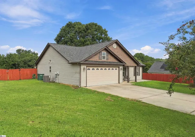 Photo 2 of Single family home for sale at 146 Gibbs Rd, Wellford, SC 29385 | MLS# 1604052 | Listing updated on 2026-09-19