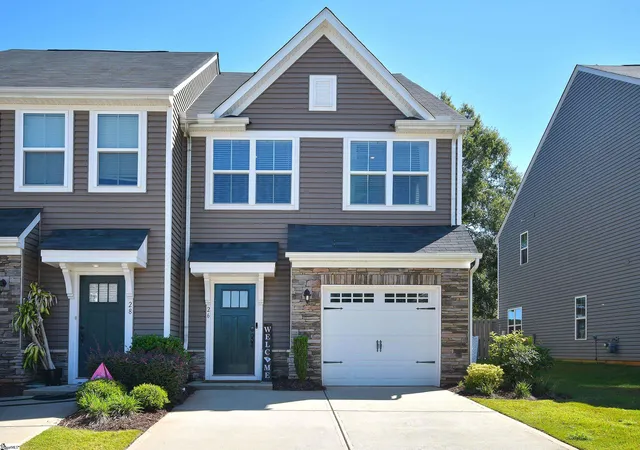 Photo 3 of Townhouse for sale at 26 Willomere Way, Simpsonville, SC 29681 | MLS# 1605276 | Listing updated on 2026-10-15
