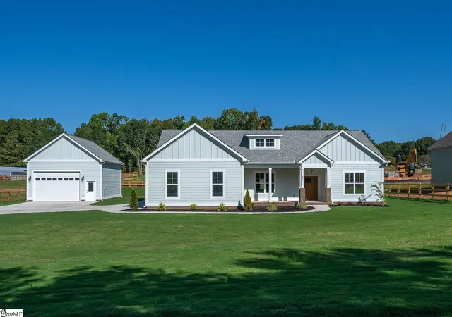 Photo 1 of Single family home for sale at 32 Quail Rd, Gray Court, SC 29645 | MLS# 1599039 | Listing updated on 2026-09-09