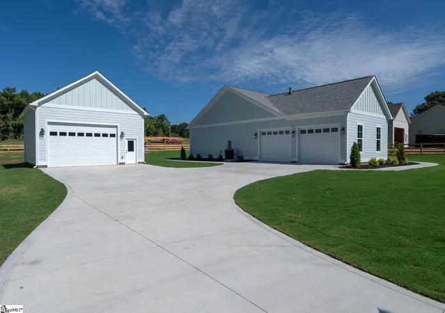 Photo 3 of Single family home for sale at 32 Quail Rd, Gray Court, SC 29645 | MLS# 1599039 | Listing updated on 2026-09-09