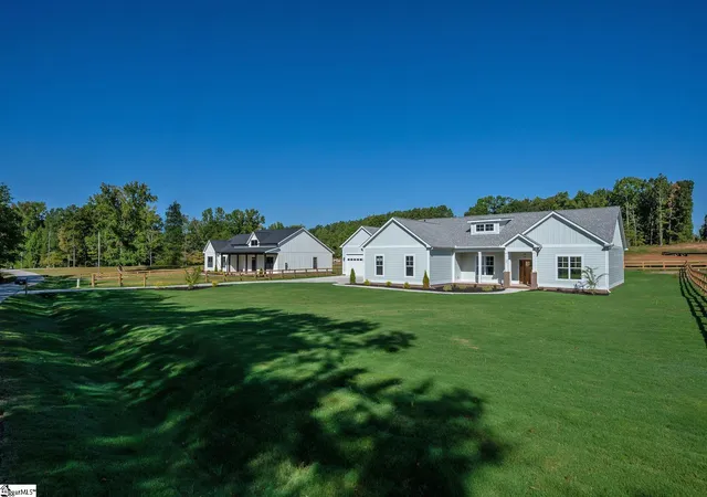 Photo 3 of Single family home for sale at 32 Quail Rd, Gray Court, SC 29645 | MLS# 1599039 | Listing updated on 2026-09-09