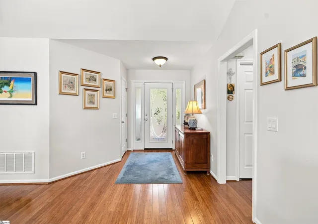 Photo 3 of Single family home for sale at 109 Ridge Pointe, Greenwood, SC 29649 | MLS# 1603710 | Listing updated on 2026-09-21