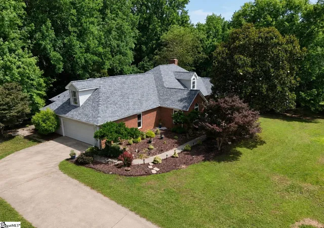 Photo 2 of Single family home for sale at 252 Ridge Wy, Simpsonville, SC 29680 | MLS# 1600198 | Listing updated on 2026-10-22