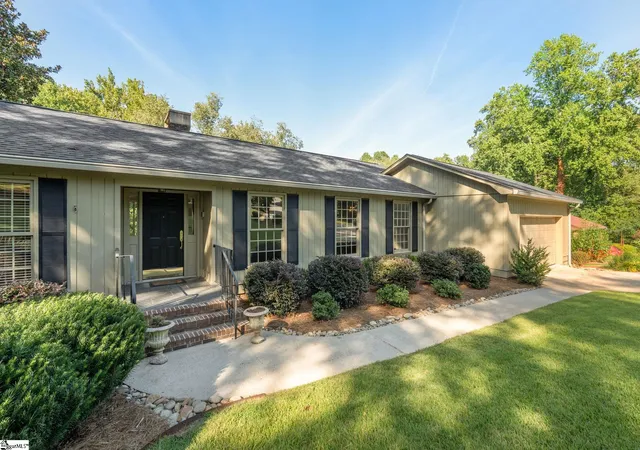Photo 1 of Single family home for sale at 209 E Kenilworth Dr, Greenville, SC 29615 | MLS# 1603499 | Listing updated on 2026-09-14