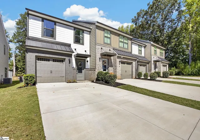 Photo 2 of Townhouse for sale at 67 Connaught Ct, Mauldin, SC 29662 | MLS# 1603603 | Listing updated on 2026-09-11