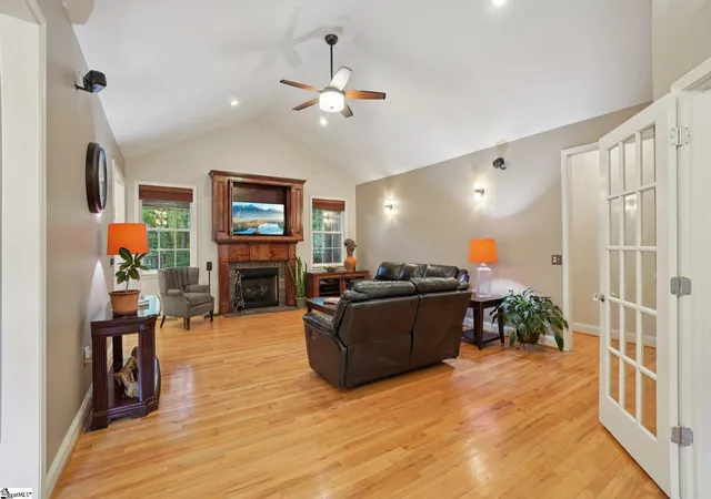 Photo 3 of Single family home for sale at 100 Paris Glen Way, Greenville, SC 29609 | MLS# 1603320 | Listing updated on 2026-09-29