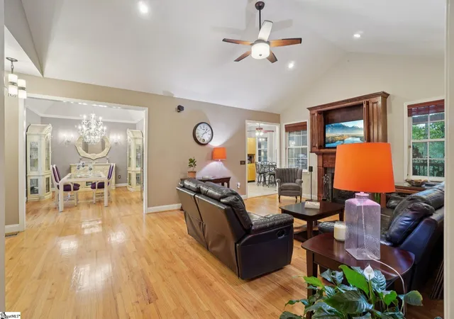 Photo 4 of Single family home for sale at 100 Paris Glen Way, Greenville, SC 29609 | MLS# 1603320 | Listing updated on 2026-09-29