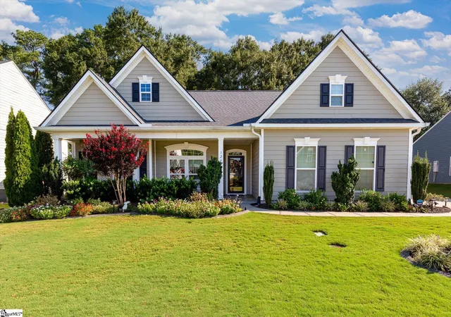 Photo 1 of Single family home for sale at 124 Village Vista Dr, Fountain Inn, SC 29644 | MLS# 1602755 | Listing updated on 2026-09-03