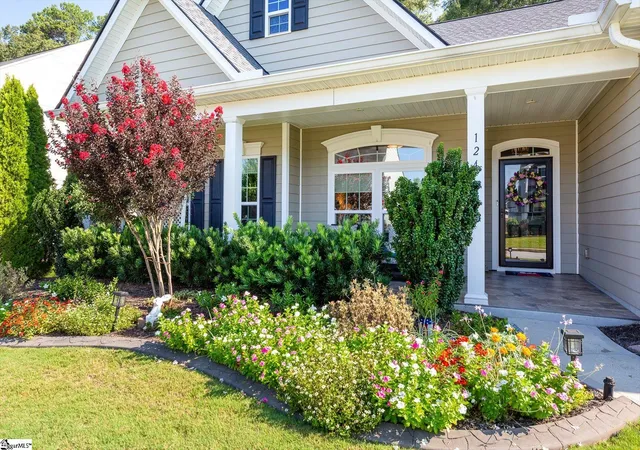Photo 2 of Single family home for sale at 124 Village Vista Dr, Fountain Inn, SC 29644 | MLS# 1602755 | Listing updated on 2026-09-03