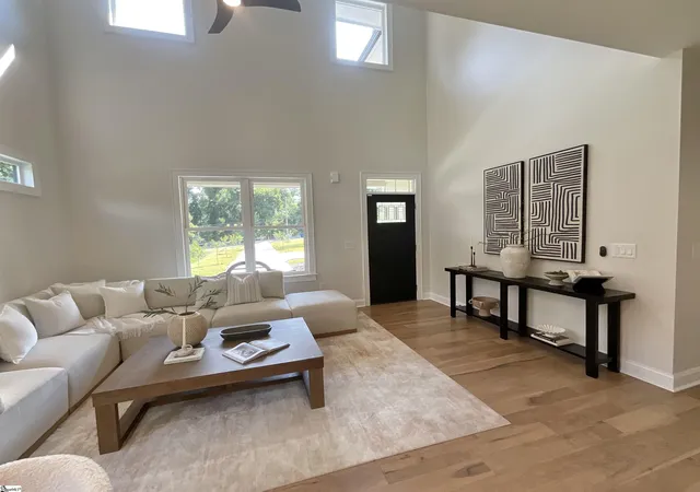 Photo 4 of Single family home for sale at 170 Keith Dr, Greenville, SC 29607 | MLS# 1587900 | Listing updated on 2026-10-27