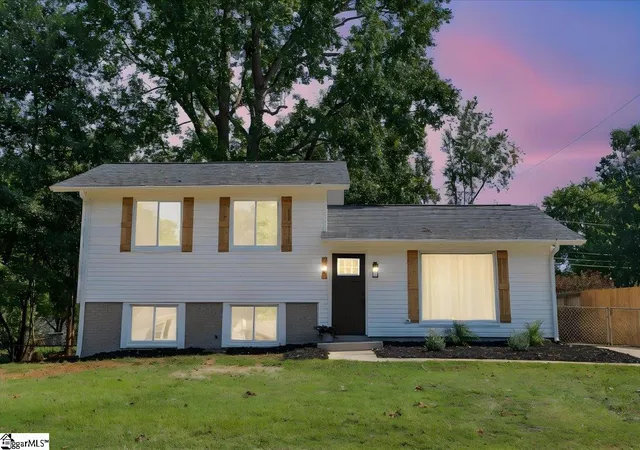 Photo 1 of Single family home for sale at 205 Brookmere Rd, Simpsonville, SC 29681 | MLS# 1600971 | Listing updated on 2026-10-16