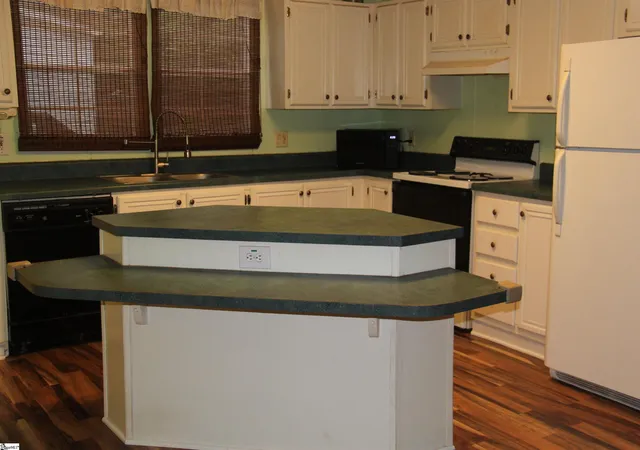 Photo 3 of Sale Pending at 1637 Anderson Ridge Rd, Simpsonville, SC 29681 | MLS# 1604414 | Listing updated on 2026-09-30