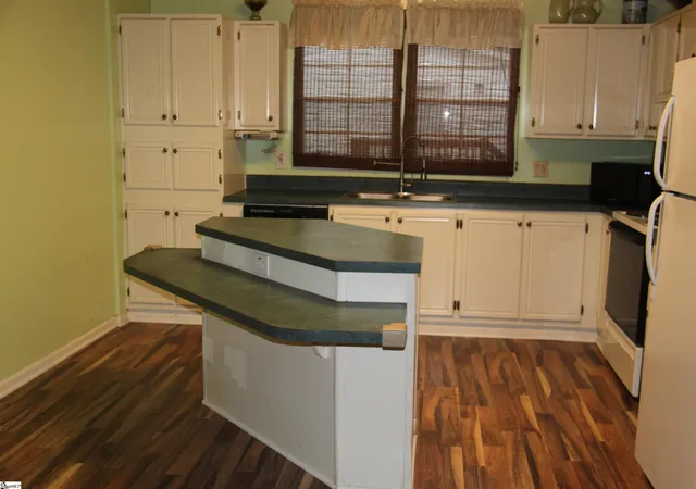 Photo 3 of Sale Pending at 1637 Anderson Ridge Rd, Simpsonville, SC 29681 | MLS# 1604414 | Listing updated on 2026-09-30