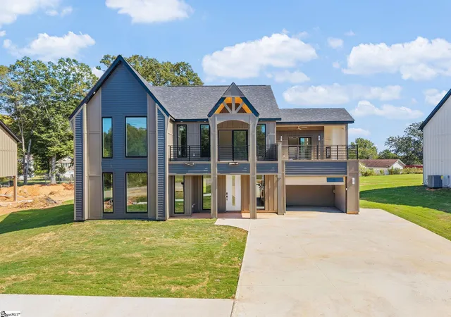 Photo 3 of Sale Pending at 10 James Shaver Trl, Greenville, SC 29607 | MLS# 1603688 | Listing updated on 2026-09-17