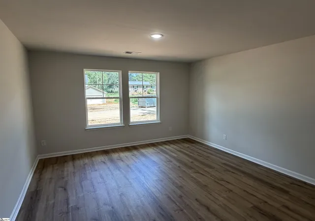Photo 2 of Sale Pending at 124 Barwood Cir, Greenville, SC 29611 | MLS# 1602865 | Listing updated on 2026-09-08