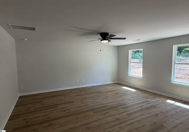 Photo 3 of Sale Pending at 124 Barwood Cir, Greenville, SC 29611 | MLS# 1602865 | Listing updated on 2026-09-08