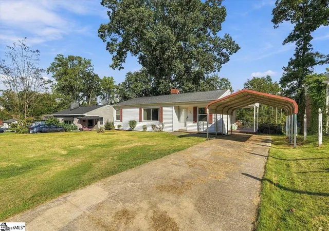 Photo 3 of Single family home for sale at 130 Overbrook Ct, Spartanburg, SC 29306 | MLS# 1605694 | Listing updated on 2026-10-04