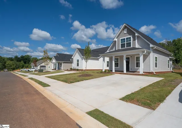 Photo 2 of Single family home for sale at 12 Thorndike Way, Greenville, SC 29617 | MLS# 1604959 | Listing updated on 2026-09-25