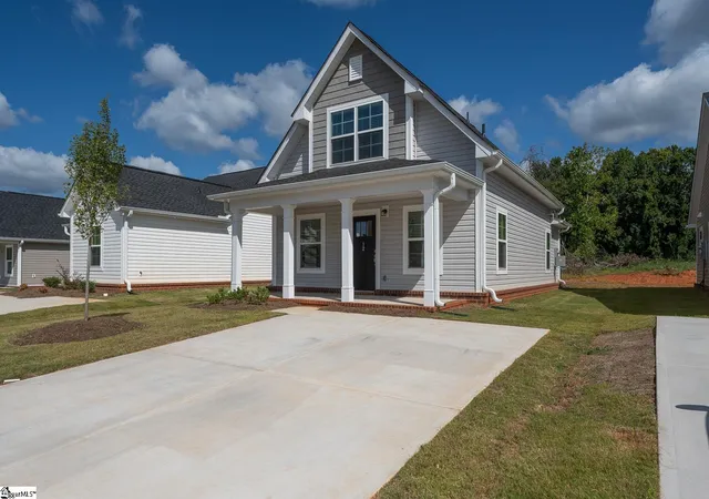 Photo 3 of Single family home for sale at 12 Thorndike Way, Greenville, SC 29617 | MLS# 1604959 | Listing updated on 2026-09-25